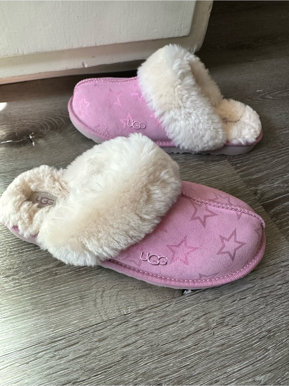 UGG Kids Pink Star Shearling Clog Slippers - Picture 3 of 8